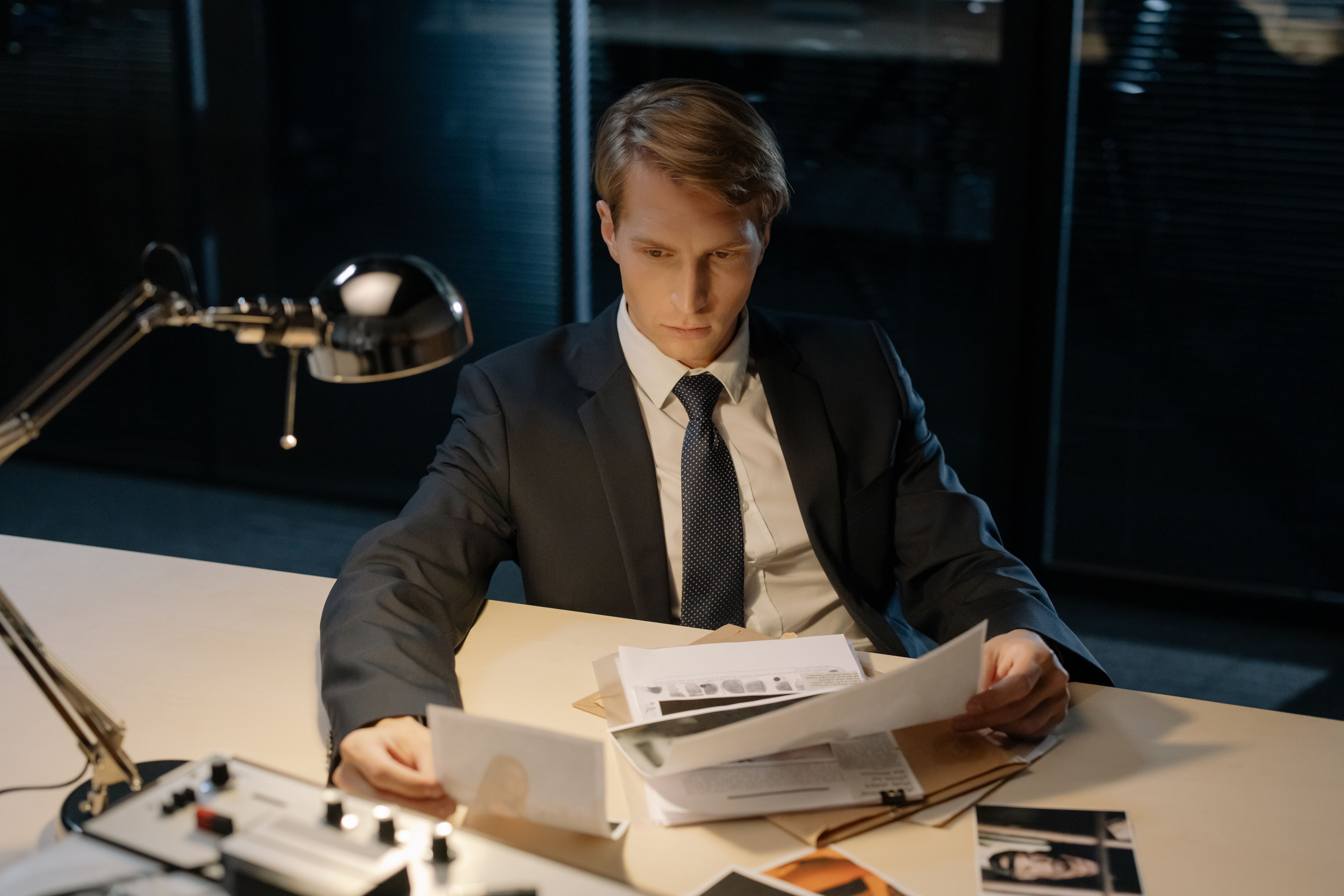 Investigator reviewing evidence and documents, illustrating the discovery and evidence phase of large-scale litigation